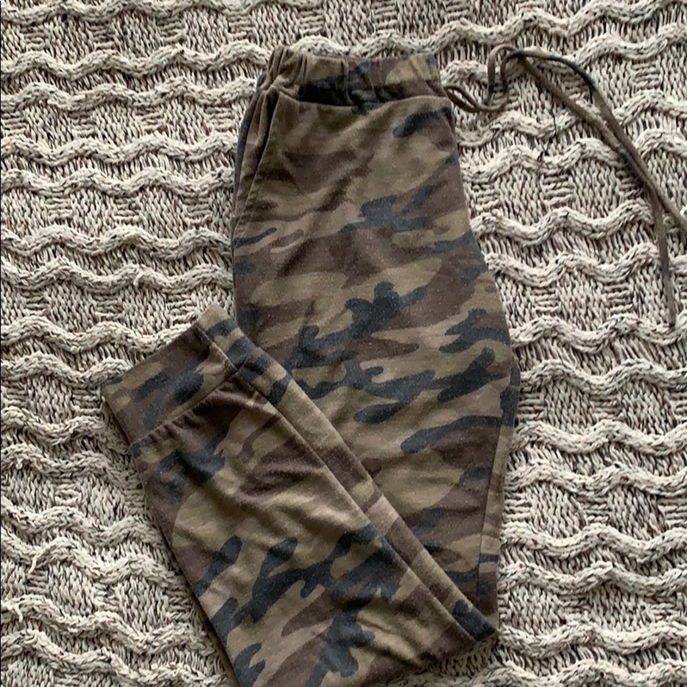 TRENDY CAMO JOGGERS